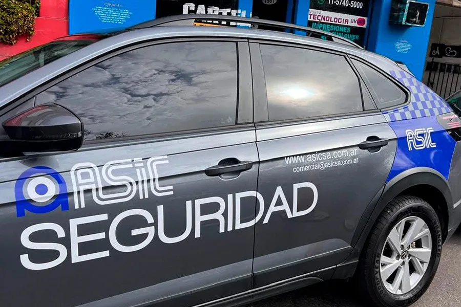 Flota corporativa con gráfica vehicular