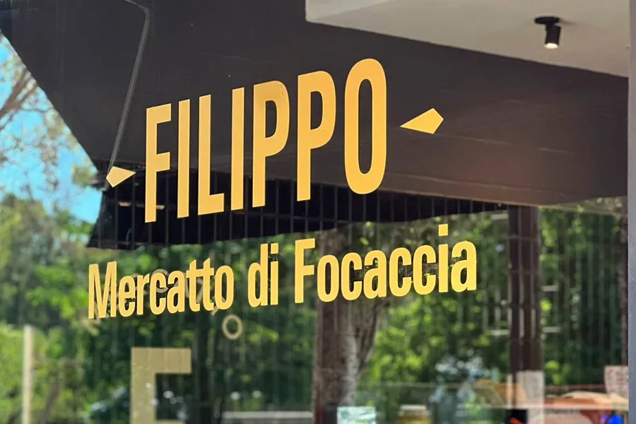 Ploteo de vidriera con promociones y ofertas