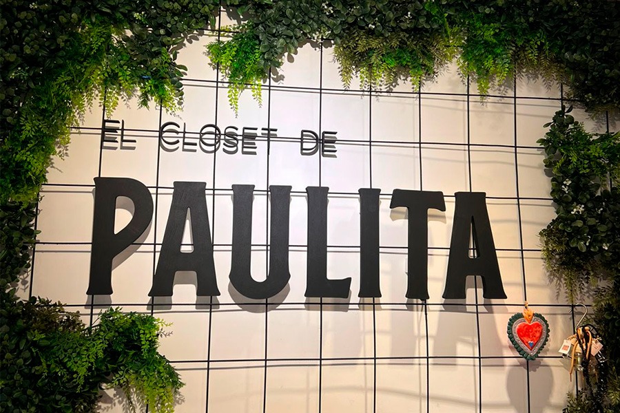 Letras 3D sin iluminación en local comercial